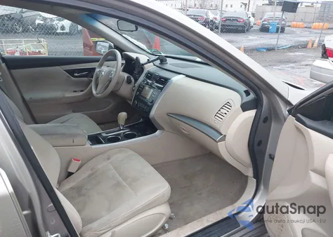 2014 Nissan Altima 2.5 S z USA, uszkodzony, nr VIN 1N4AL3AP1EC279575